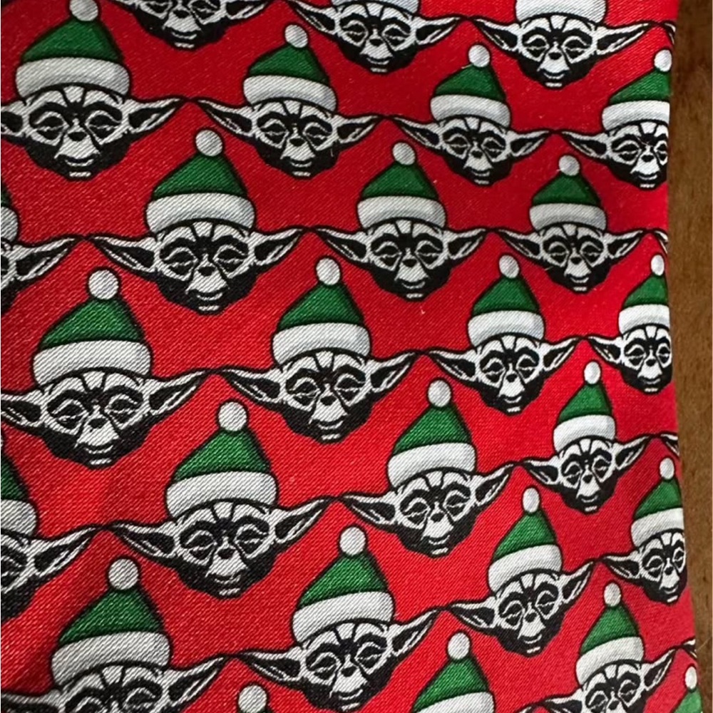 NWT Red Star Wars The One Men’s Tie Yoda